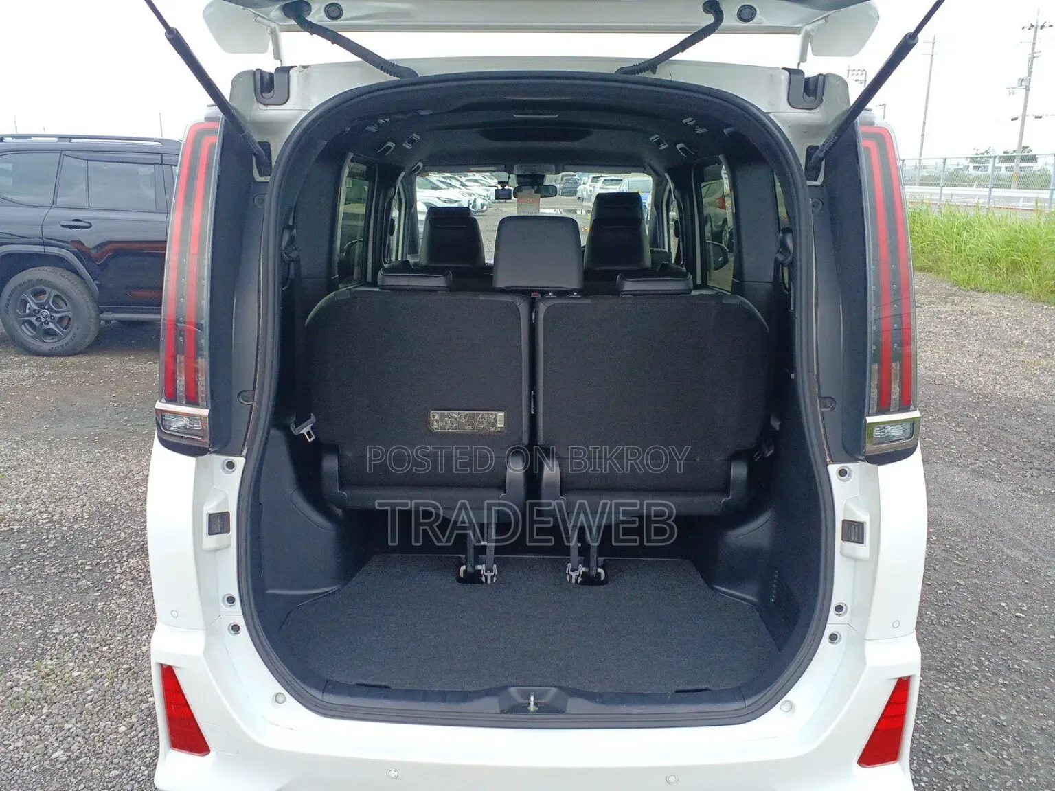 Toyota Noah 2021 Pearl