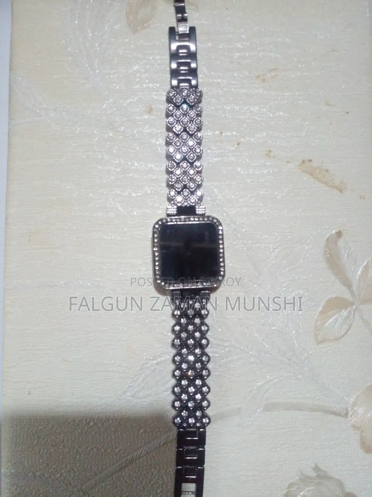 Premium, Glittering Bracelet With White Stone