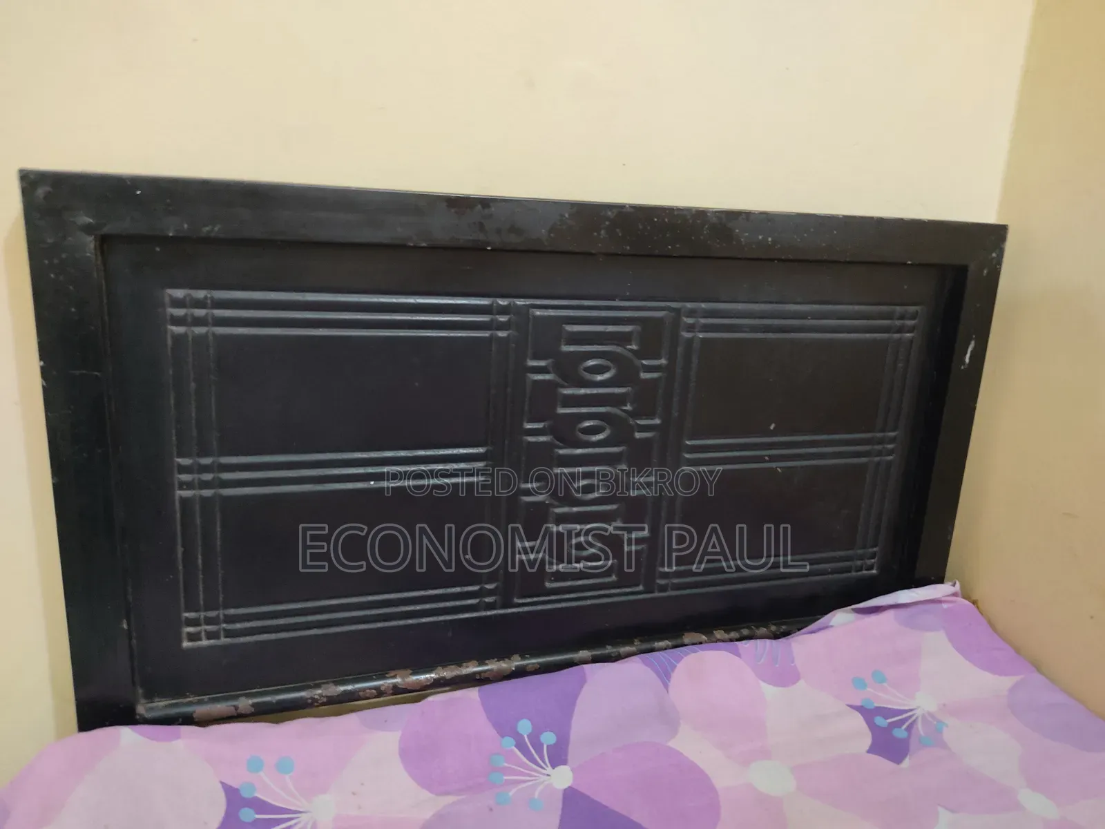 লোহা এবং কাঠের মিক্সার বেড