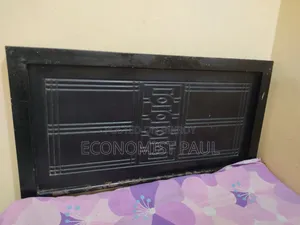 লোহা এবং কাঠের মিক্সার বেড