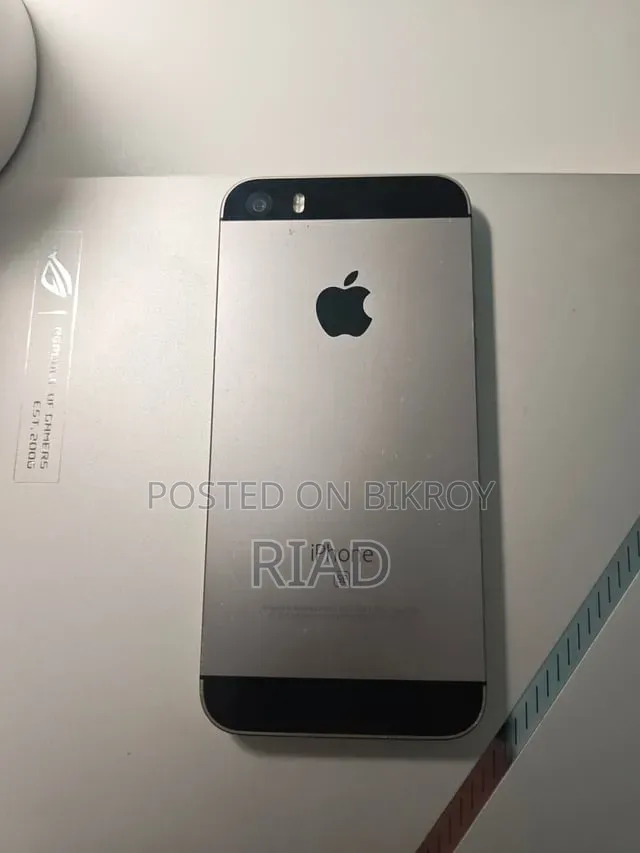 Apple iPhone SE 32 GB Silver