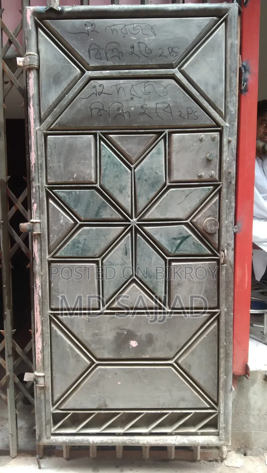 Strong Iron Gate