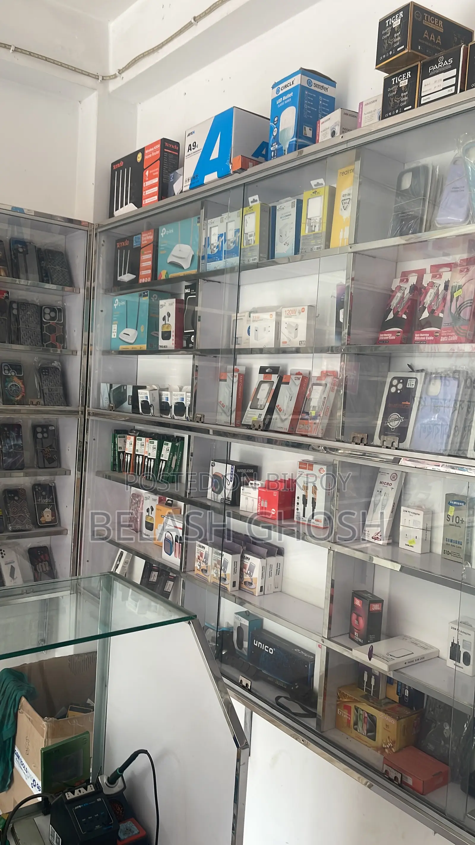 Mobile Repair Shop Sale With Goods