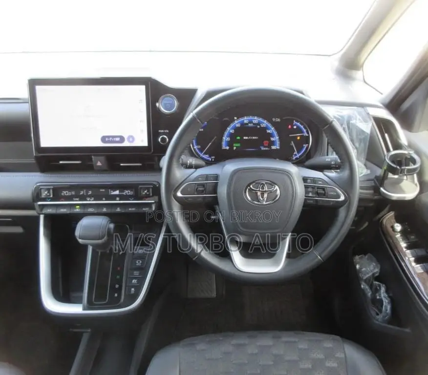 Toyota Voxy 2022 Pearl