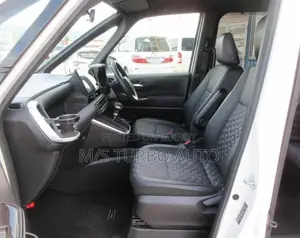 Toyota Voxy 2022 Pearl