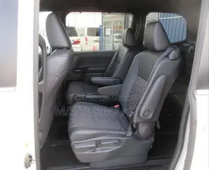 Toyota Voxy 2022 Pearl