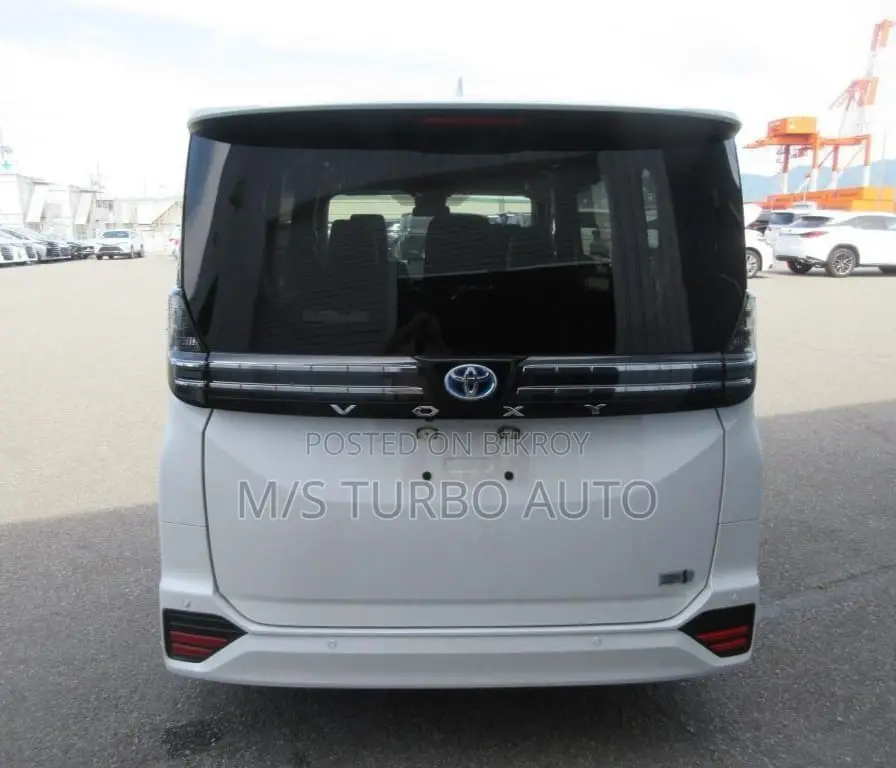 Toyota Voxy 2022 Pearl