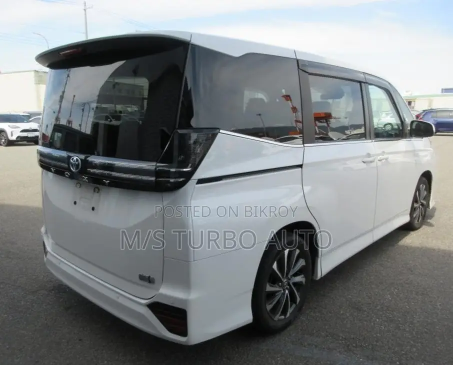 Toyota Voxy 2022 Pearl