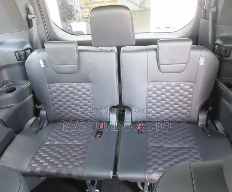 Toyota Voxy 2022 Pearl