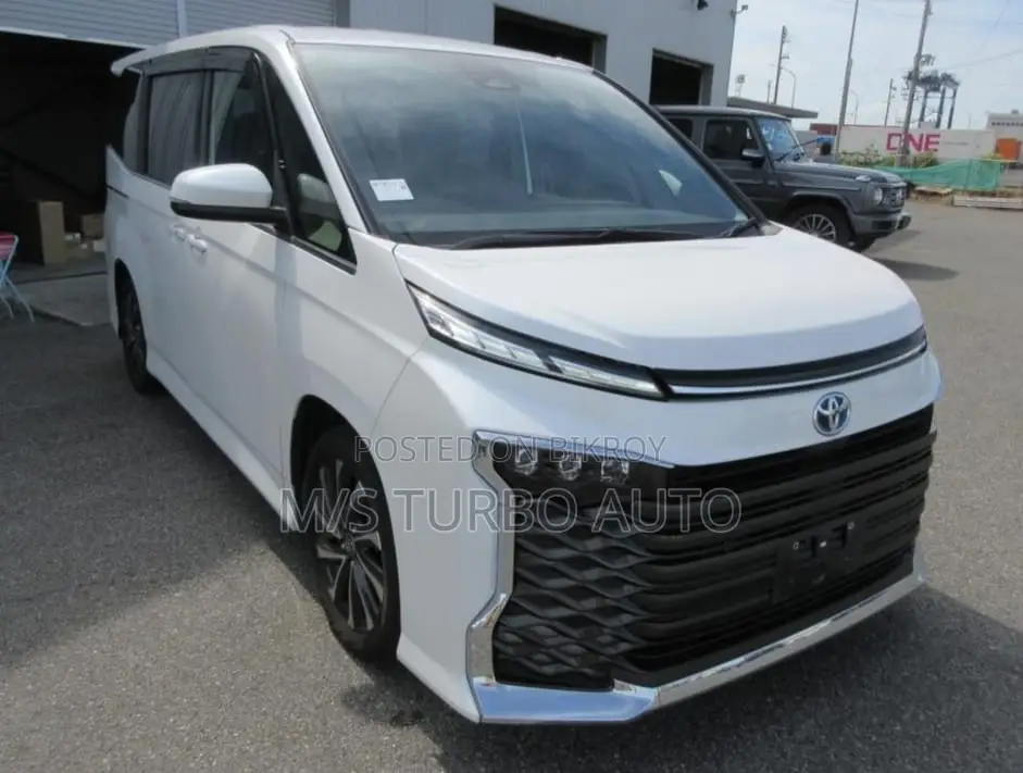 Toyota Voxy 2022 Pearl