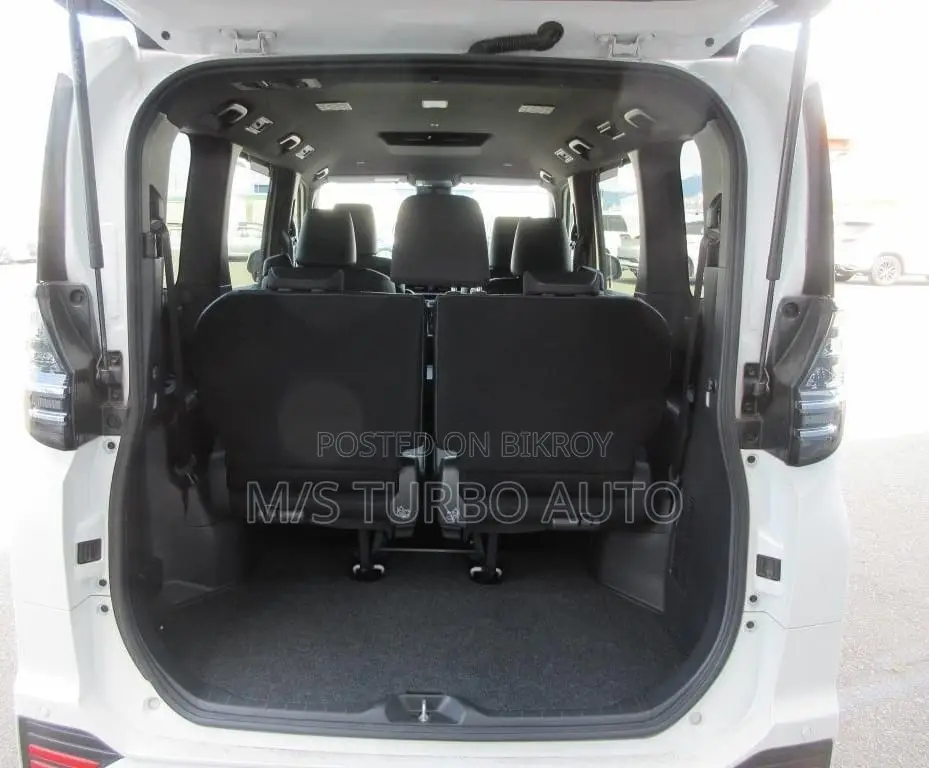 Toyota Voxy 2022 Pearl
