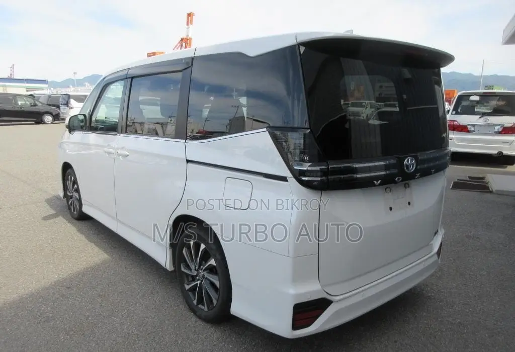 Toyota Voxy 2022 Pearl
