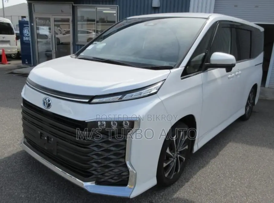 Toyota Voxy 2022 Pearl