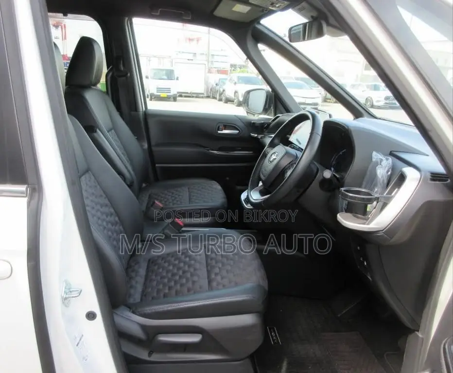 Toyota Voxy 2022 Pearl