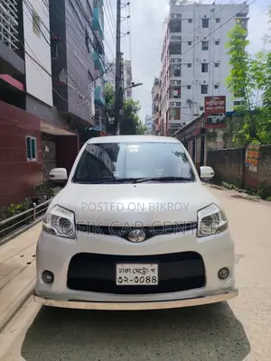 Toyota Sienta 1.5 All Wheel Drive 2012 White