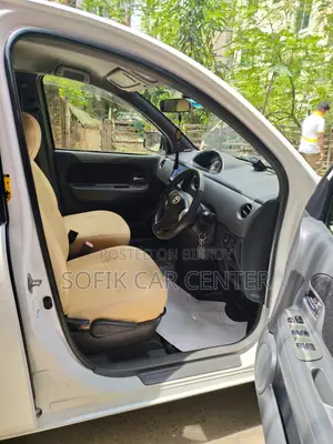 Toyota Sienta 1.5 All Wheel Drive 2012 White