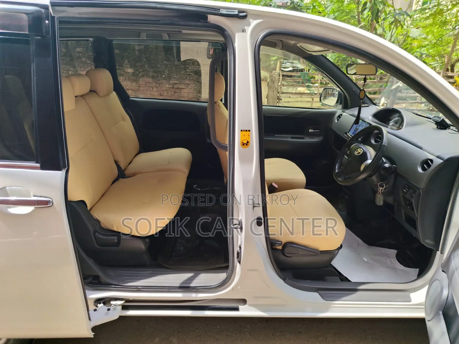 Toyota Sienta 1.5 All Wheel Drive 2012 White