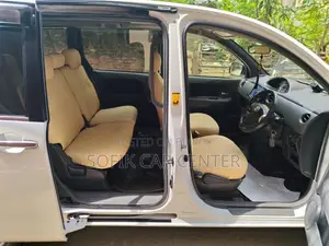 Toyota Sienta 1.5 All Wheel Drive 2012 White