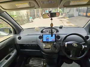 Toyota Sienta 1.5 All Wheel Drive 2012 White