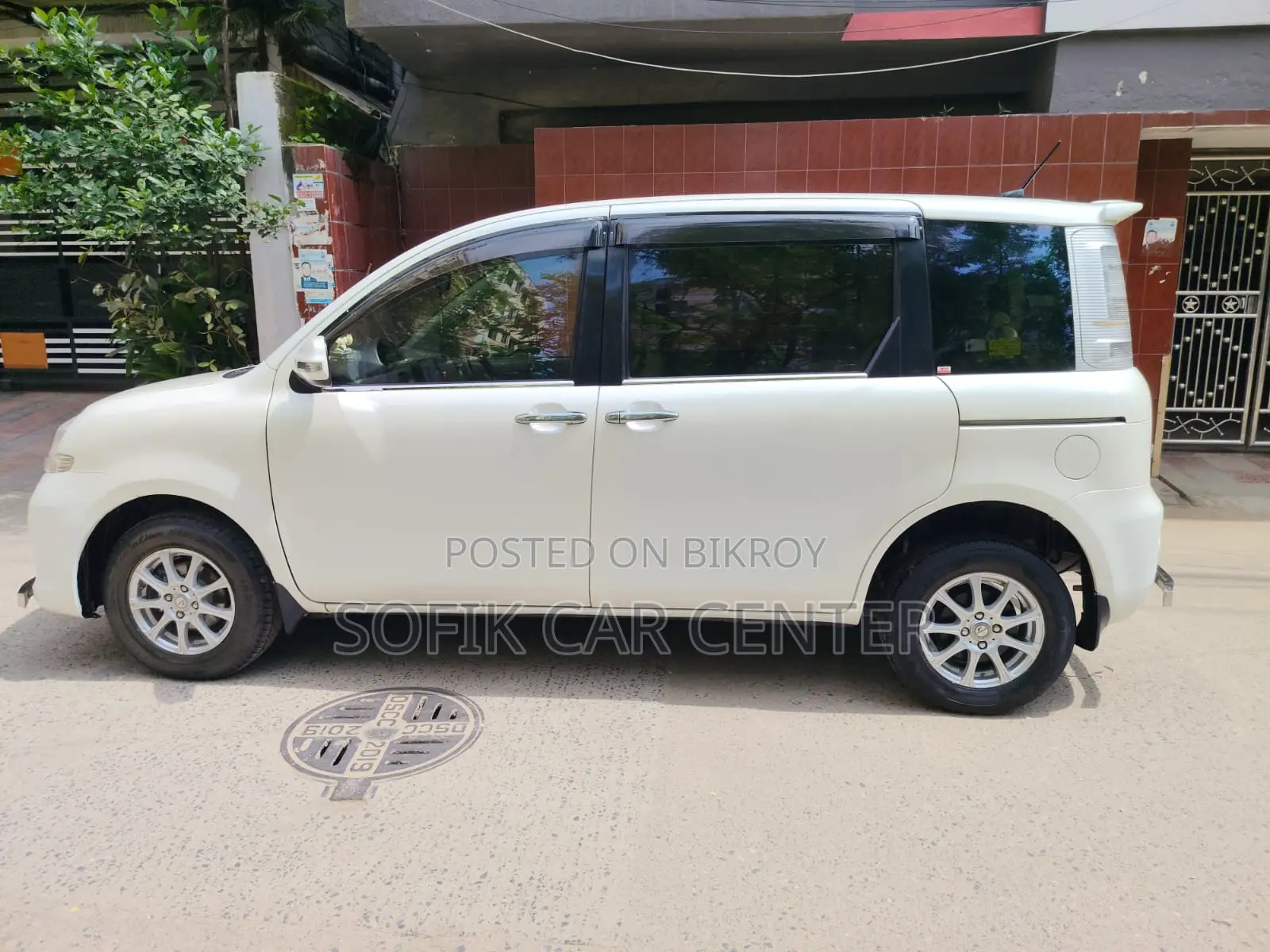 Toyota Sienta 1.5 All Wheel Drive 2012 White