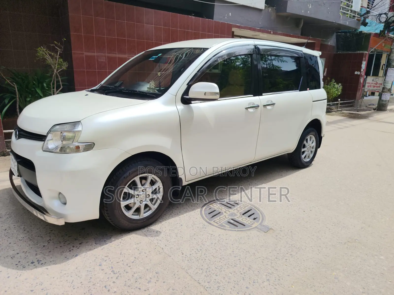 Toyota Sienta 1.5 All Wheel Drive 2012 White
