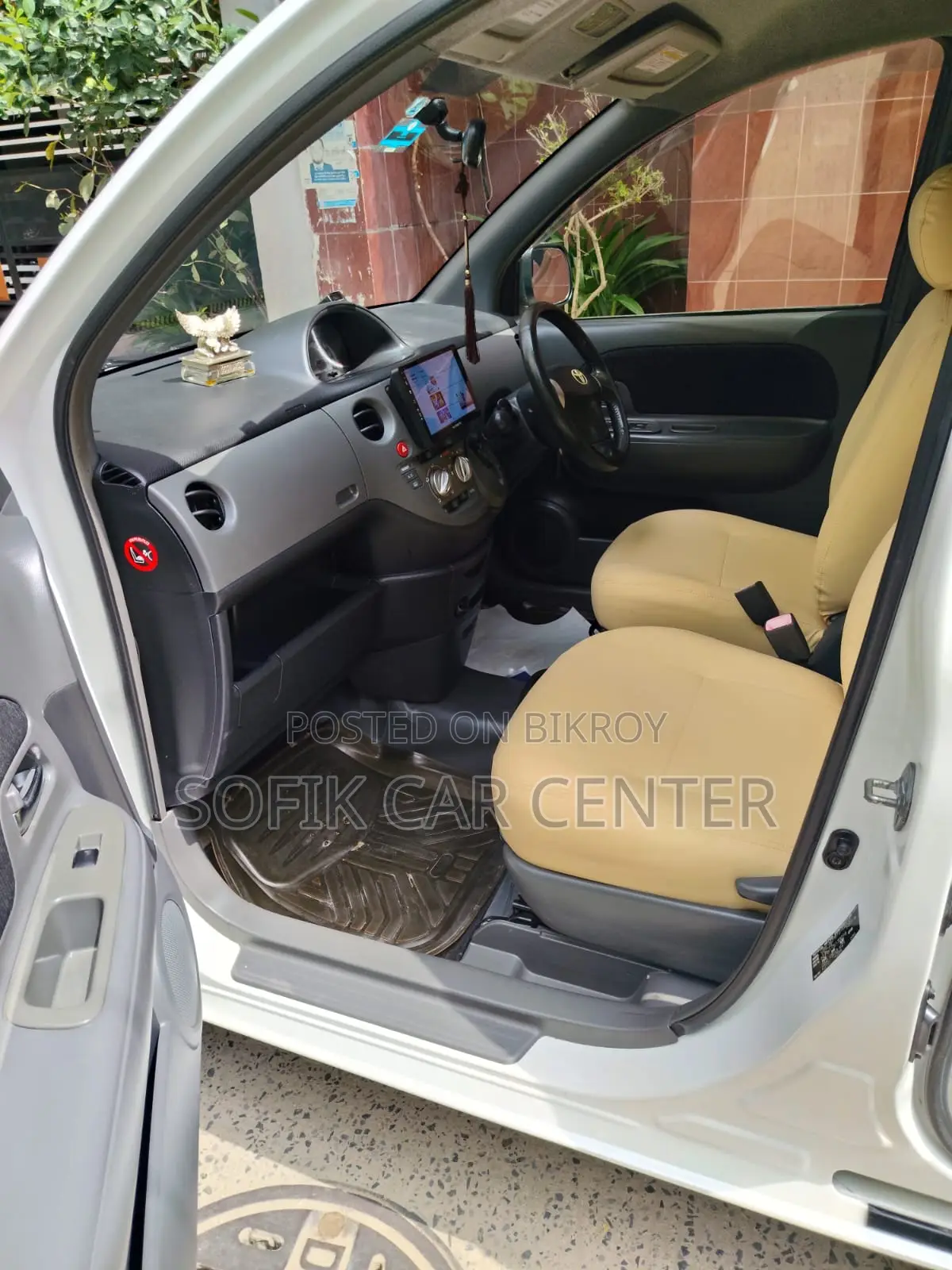 Toyota Sienta 1.5 All Wheel Drive 2012 White