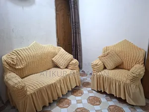 Mini Victorian Sofa.
2+2+1 = 5 Seats.