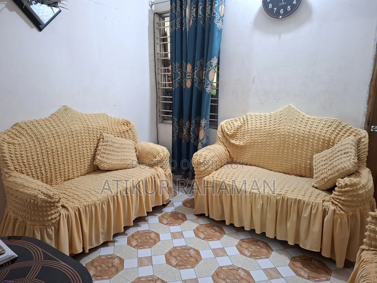 Mini Victorian Sofa.
2+2+1 = 5 Seats.