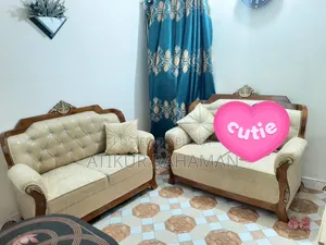 Mini Victorian Sofa.
2+2+1 = 5 Seats.