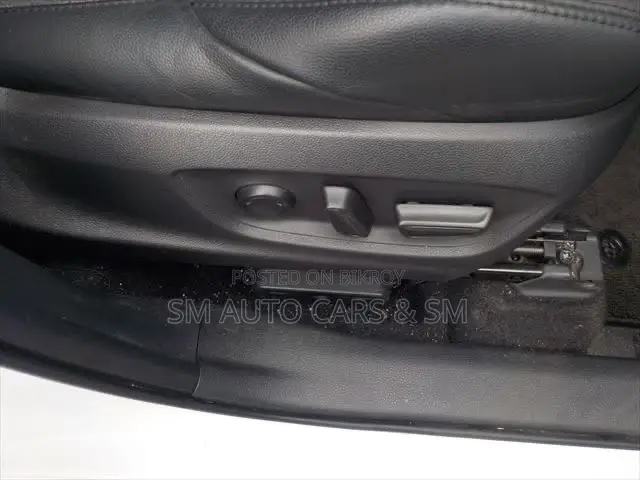 টয়োটা করোল্লা ক্রস ২০২৪ পার্ল