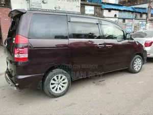 টয়োটা নোয়া ২.০ এফডব্লিউডি (৮ সিটার) ২০০৪ মেরুন
