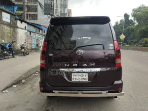 টয়োটা নোয়া ২.০ এফডব্লিউডি (৮ সিটার) ২০০৪ মেরুন