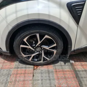 টয়োটা সি-এইচআর ২০২০ পার্ল