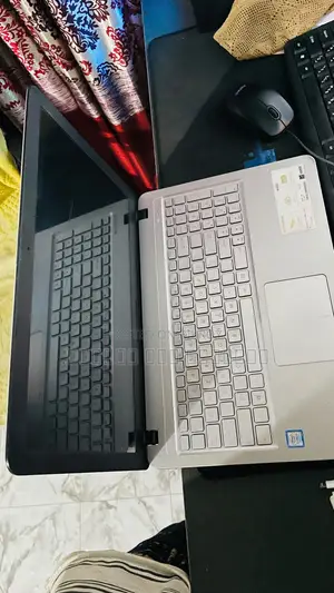 Laptop Asus Vivobook 15 8GB Intel Core i3 HDD 1T