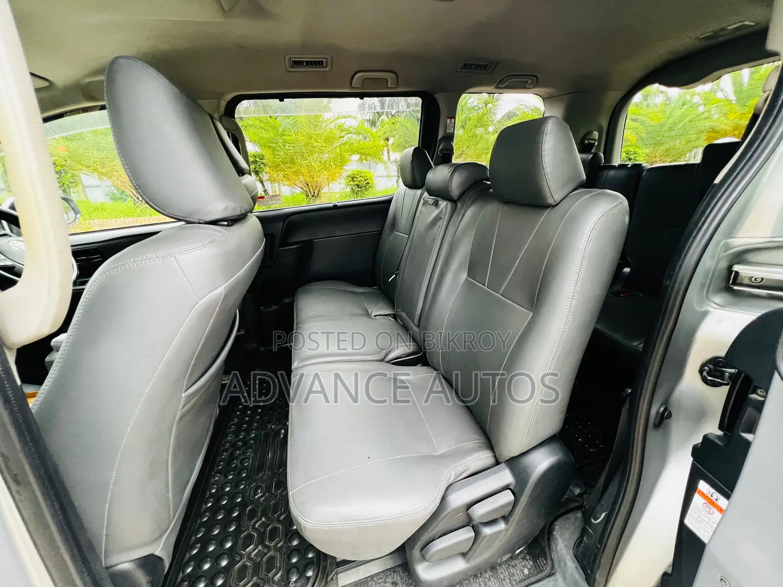 Toyota Noah 2016 Silver
