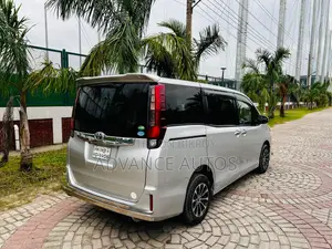 Toyota Noah 2016 Silver
