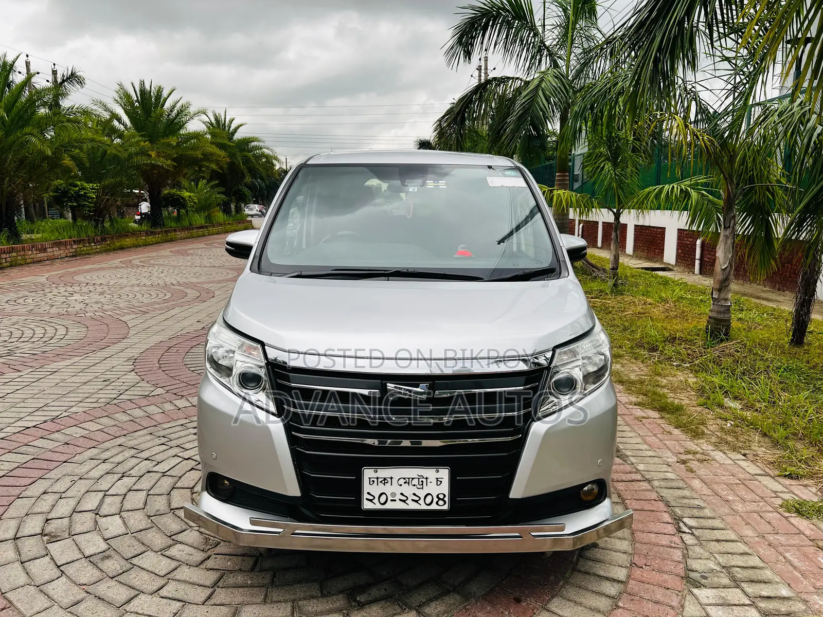 Toyota Noah 2016 Silver