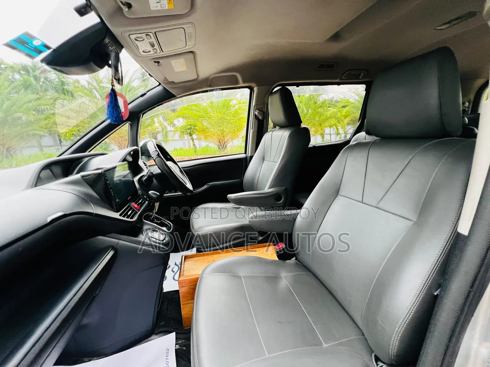 Toyota Noah 2016 Silver