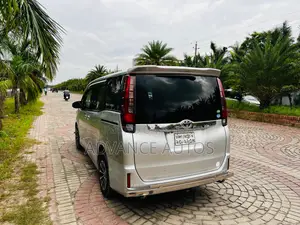 Toyota Noah 2016 Silver