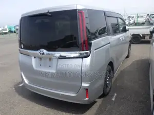 টয়োটা নোয়া ২০২১ সিলভার
