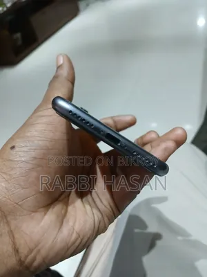 অ্যাপল আইফোন ৮ ৬৪ জিবি ব্ল্যাক