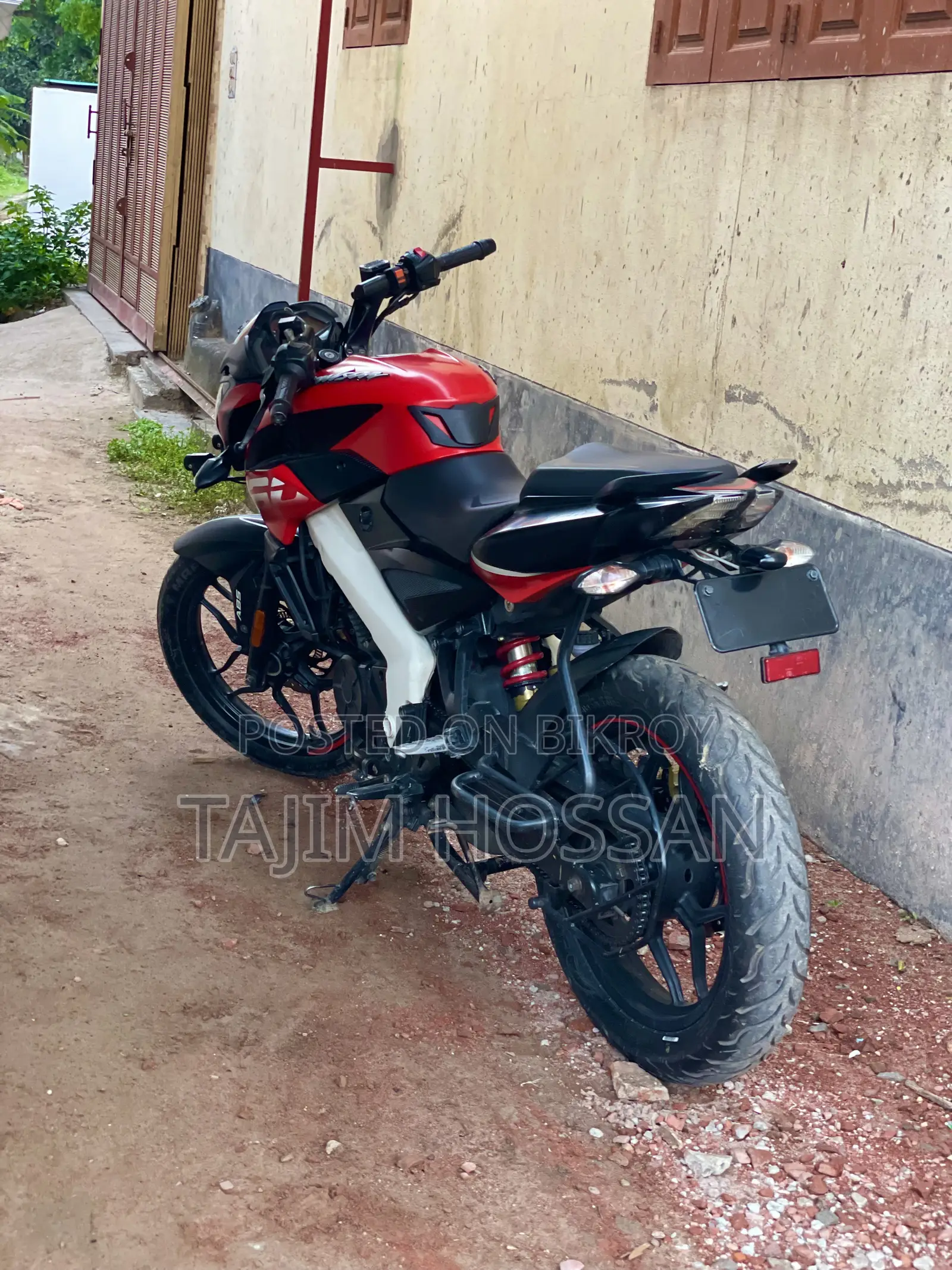 Bajaj Pulsar NS 160 2023 Red