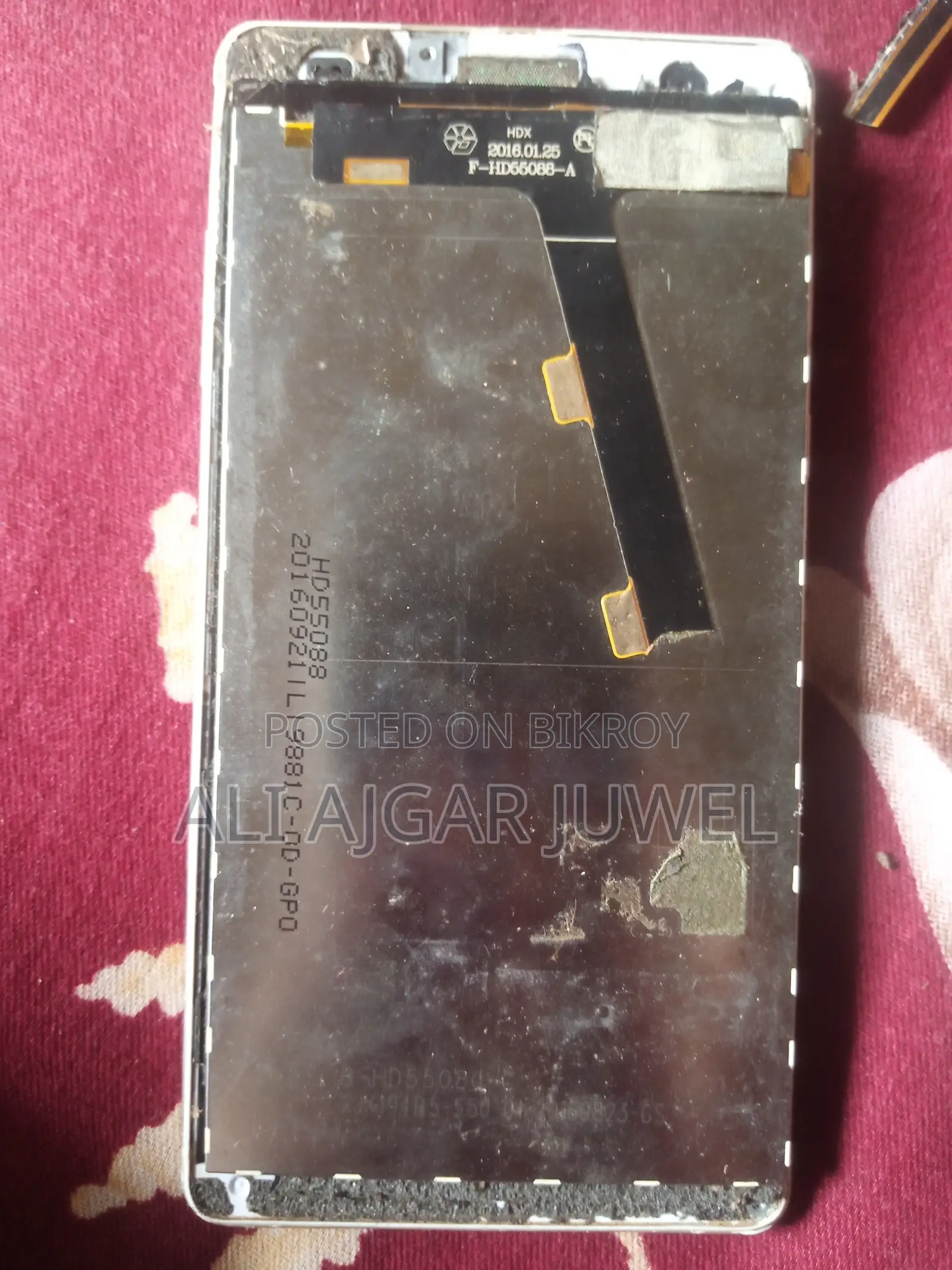 Mobile Phone 16 GB Gold