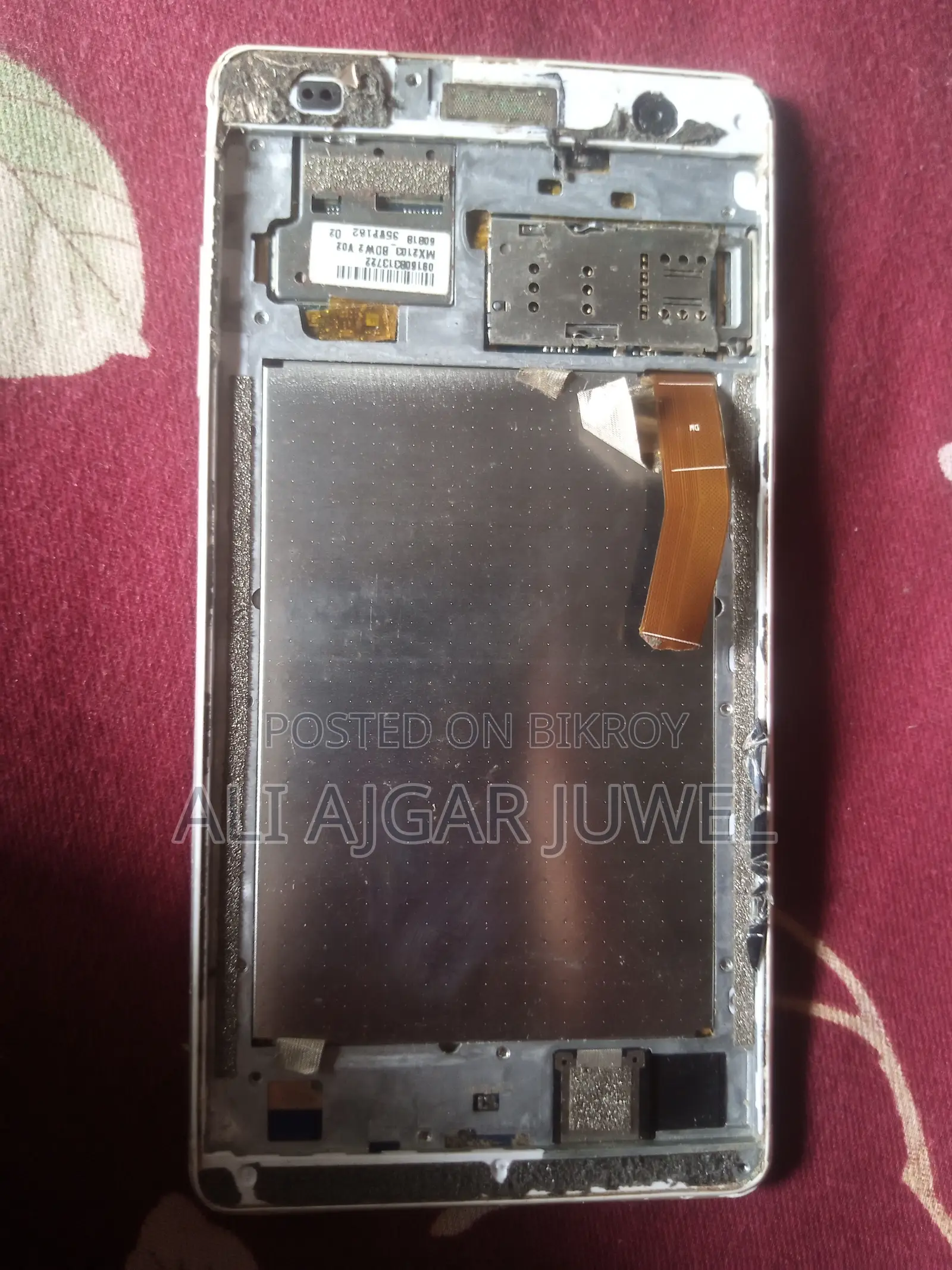 Mobile Phone 16 GB Gold