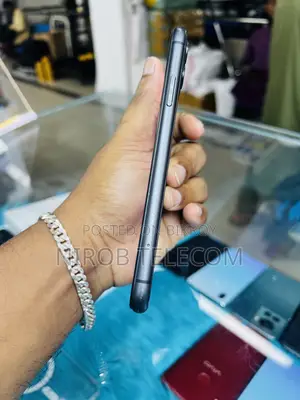Apple iPhone 11 64 GB Gray
