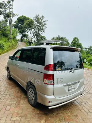 টয়োটা নোয়া ২.০ এডব্লিউডি (৮ সিটার) ২০০৩ সিলভার