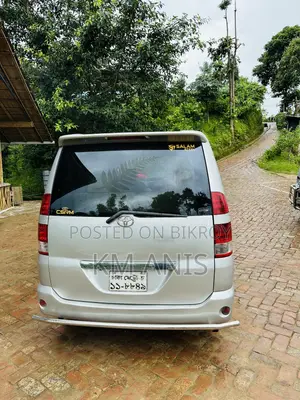 টয়োটা নোয়া ২.০ এডব্লিউডি (৮ সিটার) ২০০৩ সিলভার