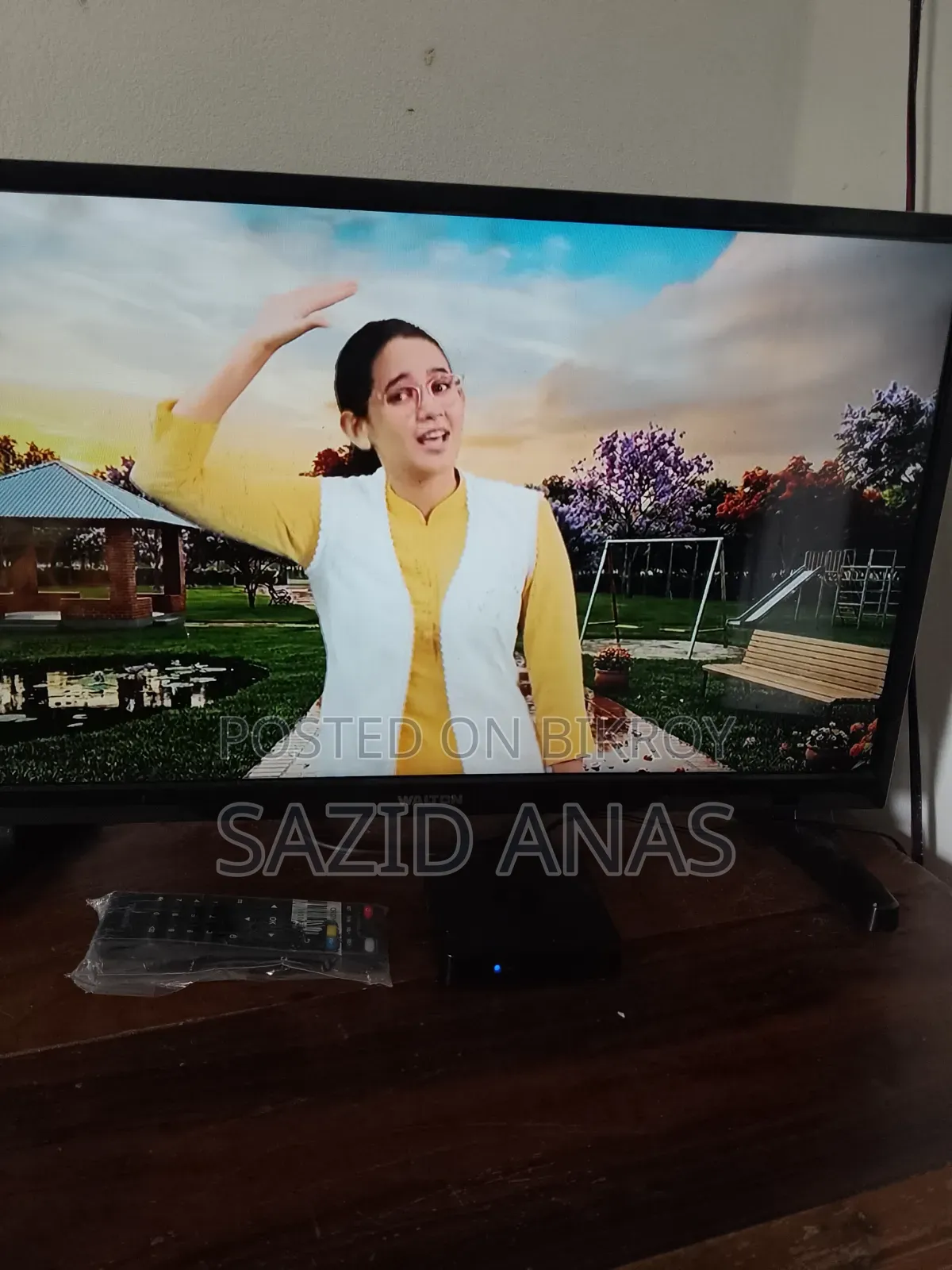 Walton LED TV 24 Inch With Smart TV Box