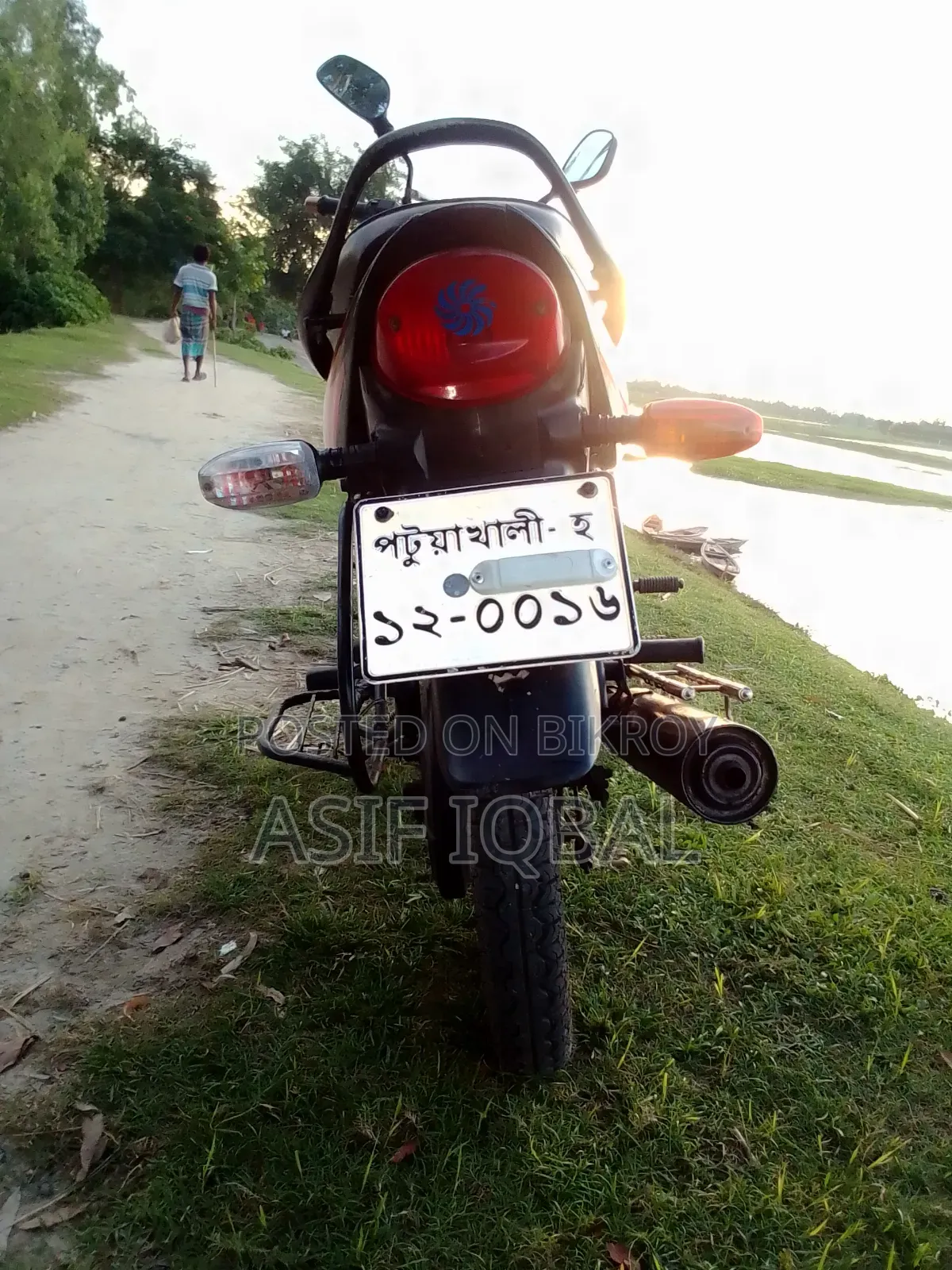 বাজাজ প্লাটিনা ১০০ ২০১০ লাল