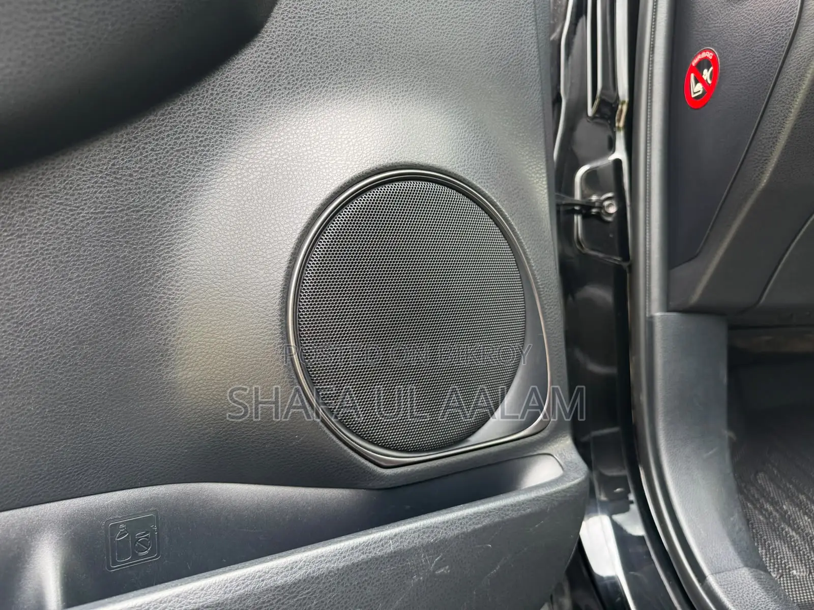 Toyota Harrier 2.0 2015 Black